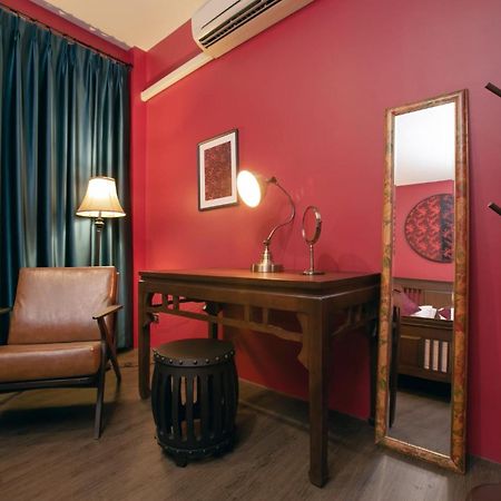Caiyong Hometel & Cafe'S Studio Bangkok Extérieur photo