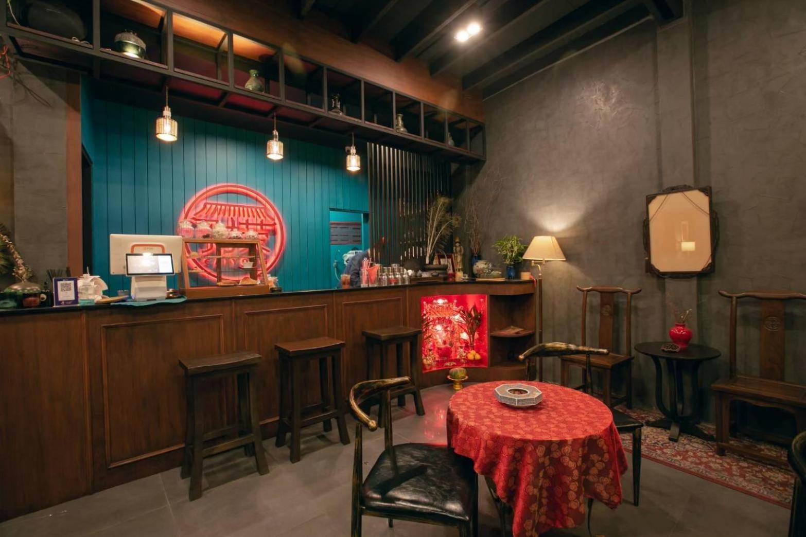 Caiyong Hometel & Cafe'S Studio Bangkok Extérieur photo
