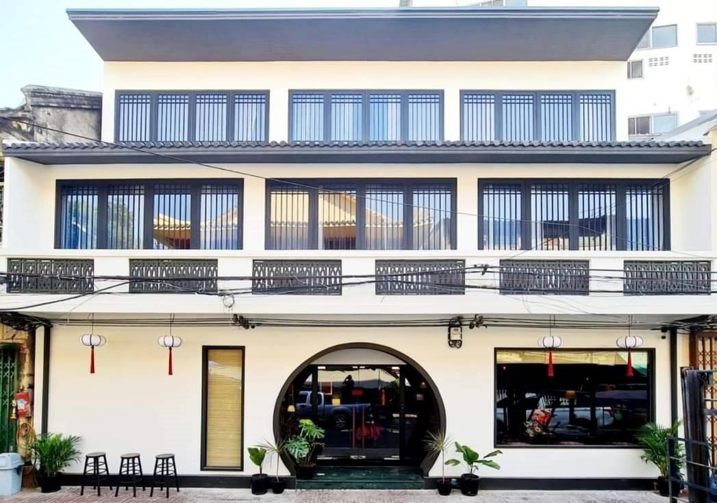 Caiyong Hometel & Cafe'S Studio Bangkok Extérieur photo