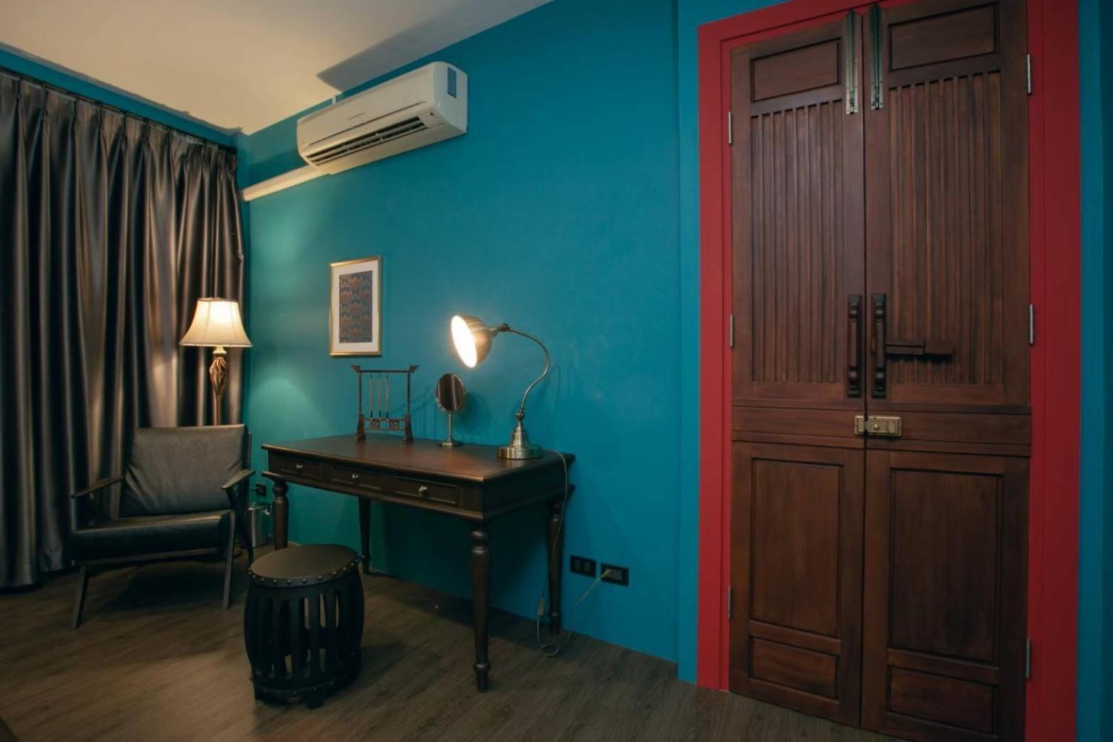 Caiyong Hometel & Cafe'S Studio Bangkok Extérieur photo