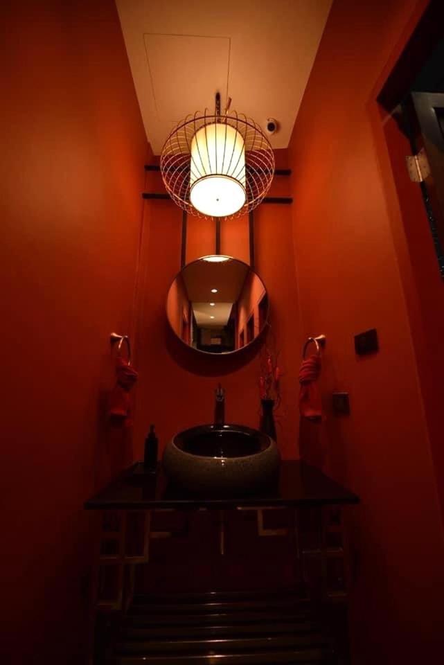 Caiyong Hometel & Cafe'S Studio Bangkok Extérieur photo