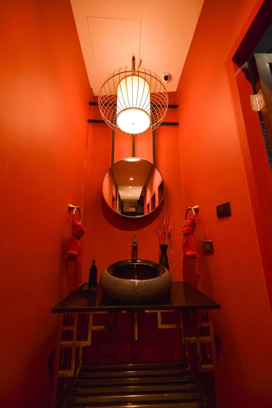 Caiyong Hometel & Cafe'S Studio Bangkok Extérieur photo